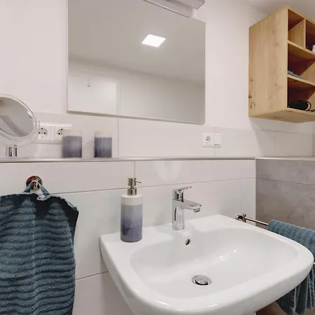 Staffe Apartment *